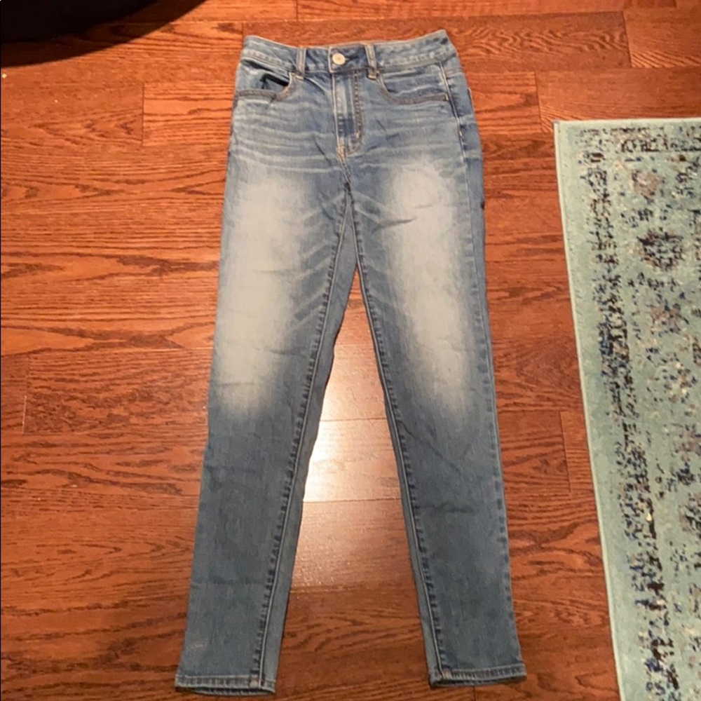 Adorable blue skinny jeans!